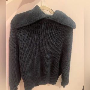 Pullover sweater with collar